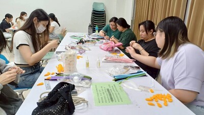 同學創作向日葵過程圖片