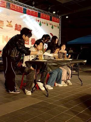 趣味盲吃大胃王比賽圖片