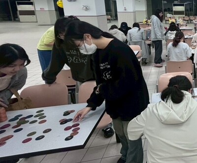 先挑選喜愛的顏色圖片