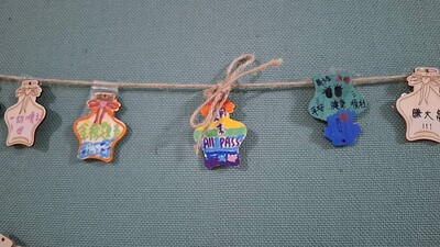同學創作的許願木片圖片