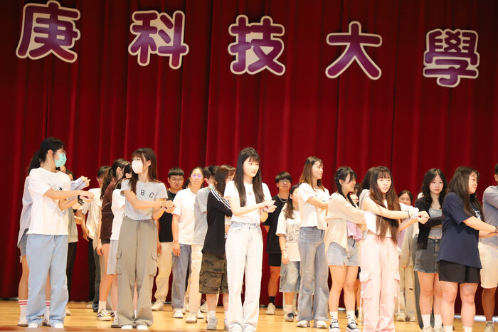 創意進場_4N101班表演1