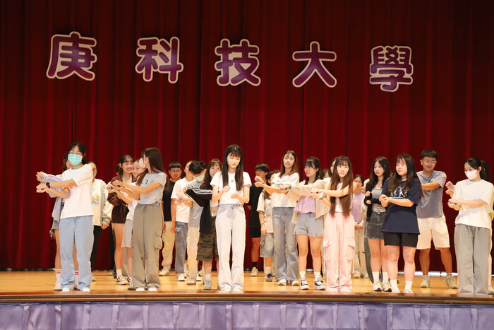 創意進場_4N101班表演2