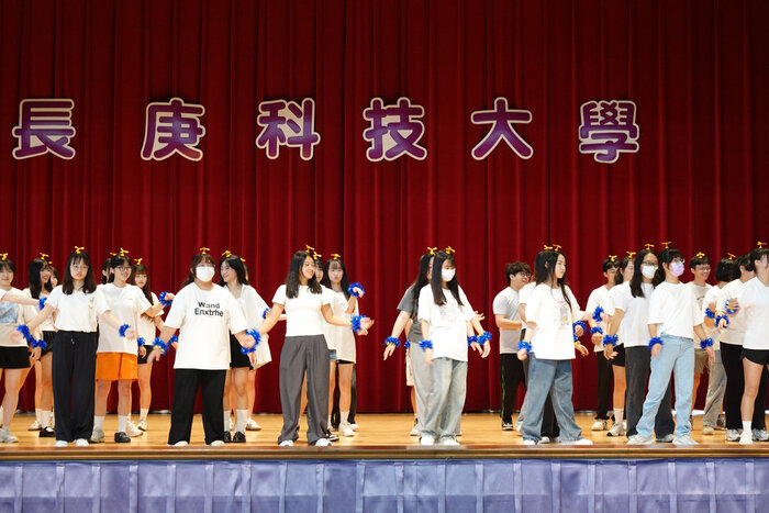 創意進場_4N102班表演2