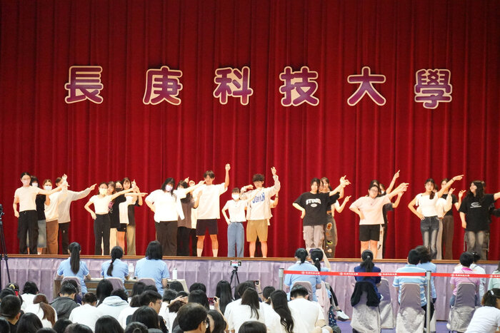 創意進場_4N202班表演2