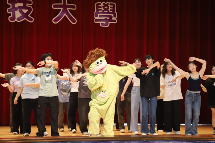 創意進場_2N101班表演1