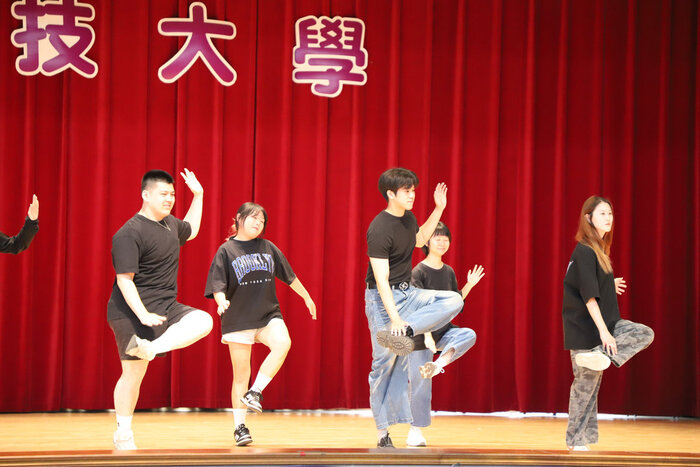 創意進場_2N102班表演