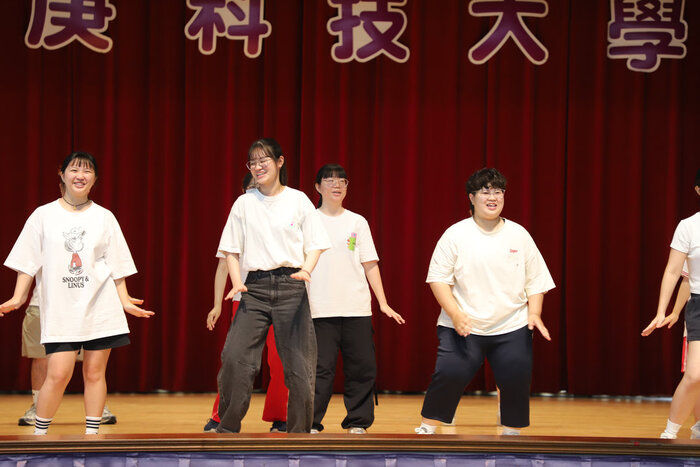 創意進場_2N103班表演1