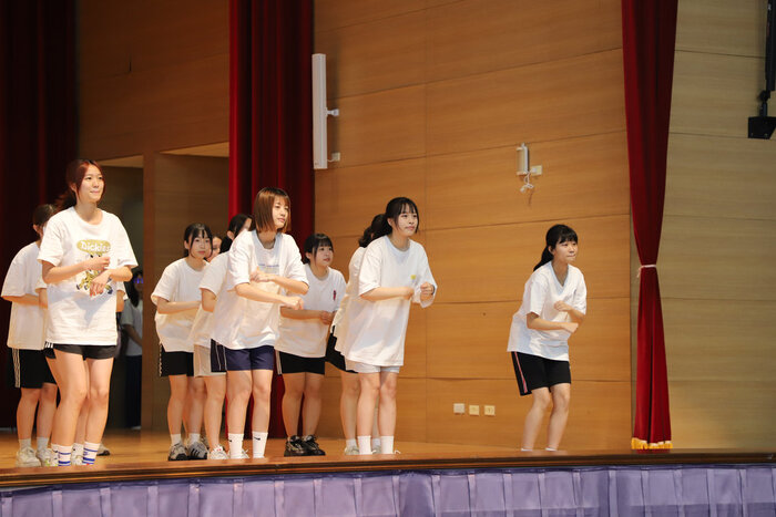 創意進場_2N103班表演2