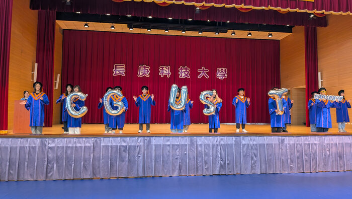 學位袍服裝秀3