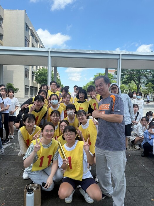 廖文昌老師至現場為班上同學加油圖片