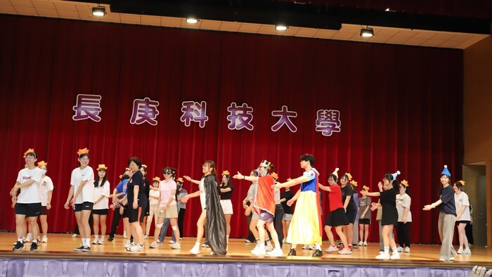 創進進場_四技護理系1年1班_表演過程4圖片