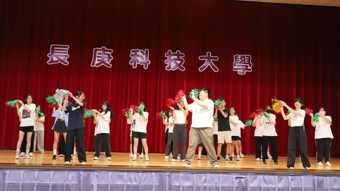 創意進場_四技護理系1年3班_表演過程2圖片