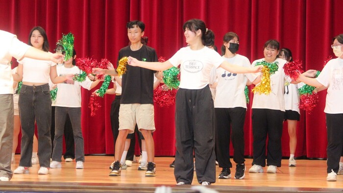 創意進場_四技護理系1年3班_表演過程3圖片