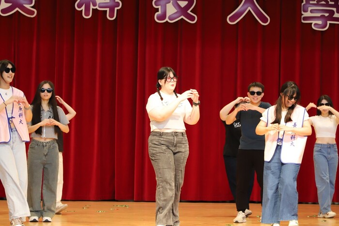創意進場_四技護理系2年1班圖片