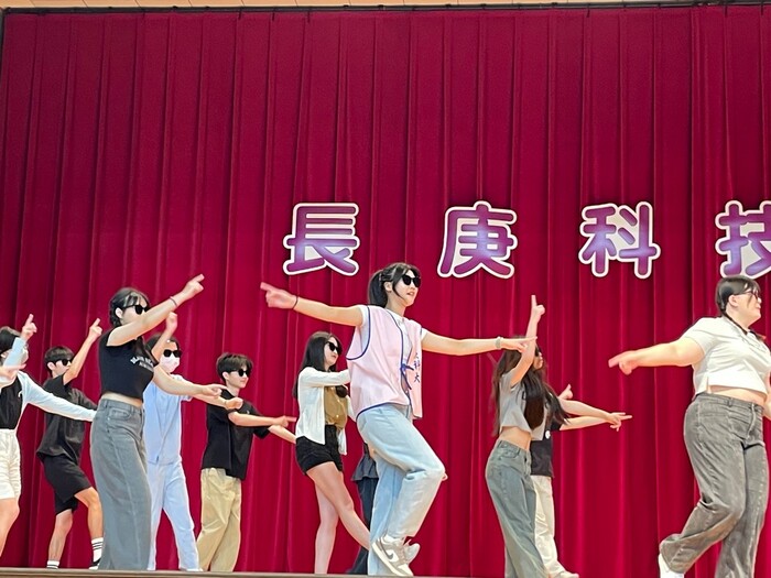 創意進場_四技護理系2年1班_表演過程3圖片