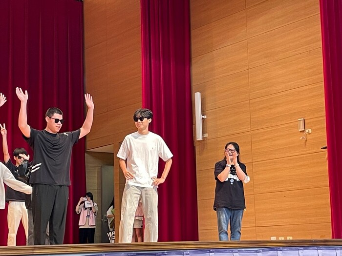 創意進場_四技護理系2年1班_表演過程4圖片