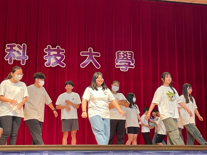 創意進場_四技護理系2年3班_表演過程3圖片