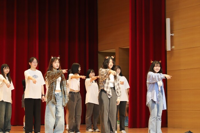 創意進場_四技護理系2年3班_表演過程4圖片