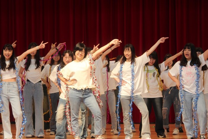 創意進場_四技護理系3年2班_表演過程2圖片