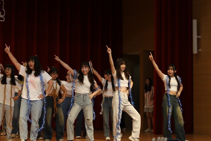 創意進場_四技護理系3年2班_表演過程3圖片