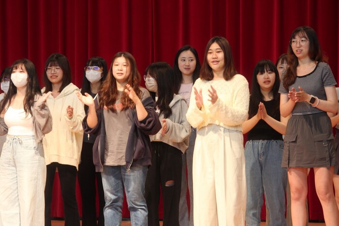 創意進場_二技護理系1年1班_表演過程2圖片