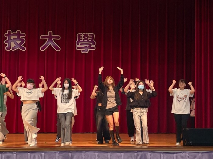 創技進場_二技護理系1年2班_表演過程2圖片