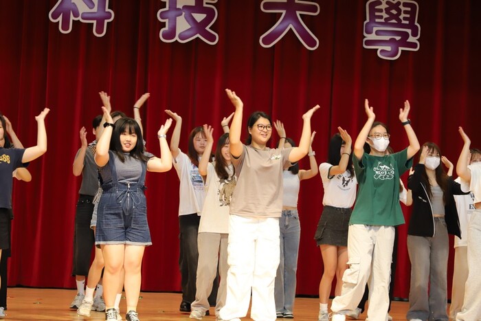 創技進場_二技護理系1年2班_表演過程3圖片