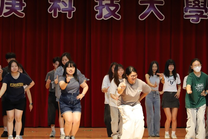 創技進場_二技護理系1年2班_表演過程4圖片