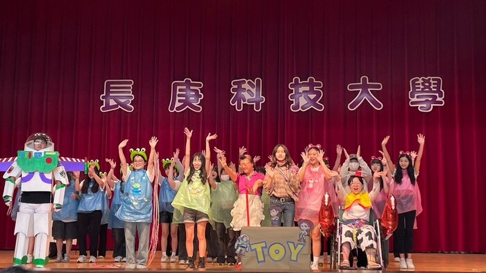 創意進場_二技護理系1年4班_表演過程5圖片