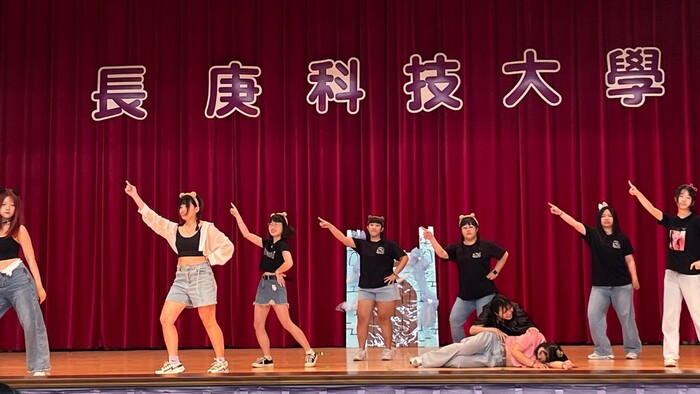 創意進場_二技呼吸照護系1年1班_表演過程3圖片
