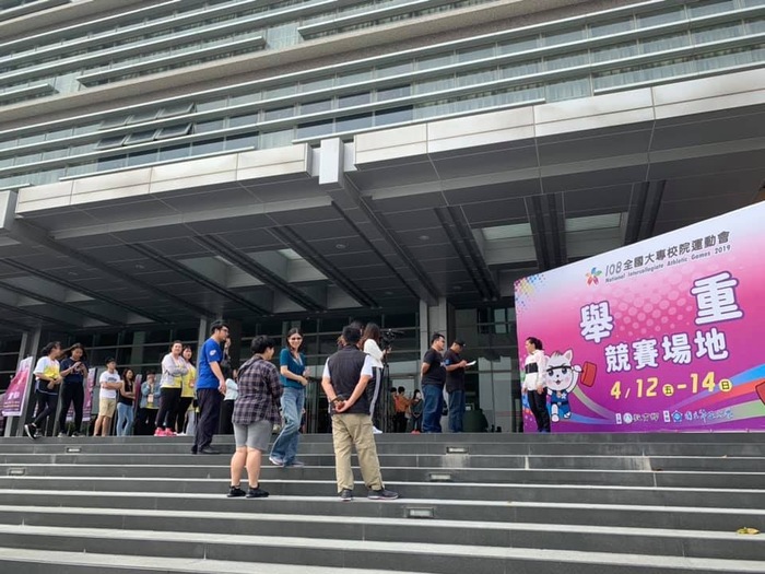 媒體採訪舉重女神郭婞淳