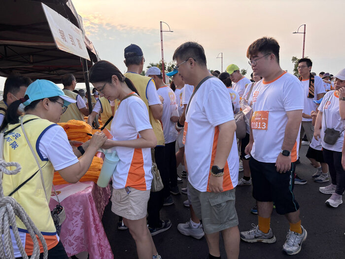 會場報到領取毛巾