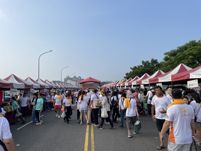 會場各式攤位及摸彩活動